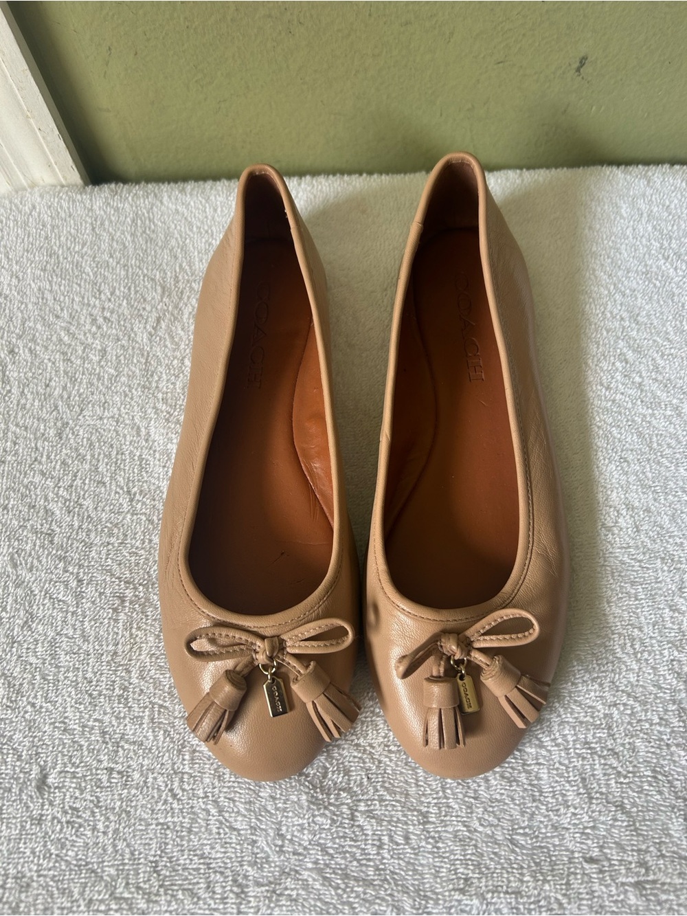 Coach Women's Tan Leather Tassel Ballet Flats Sz 6 New